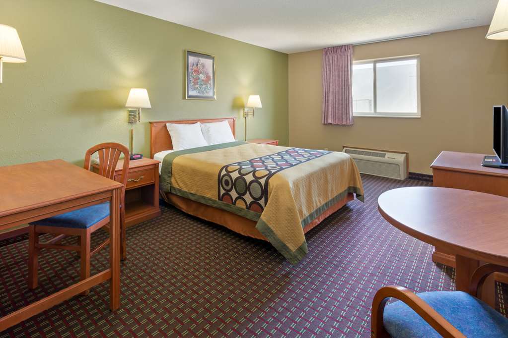 Super 8 By Wyndham Mendota Near I 39 Hotel Room photo